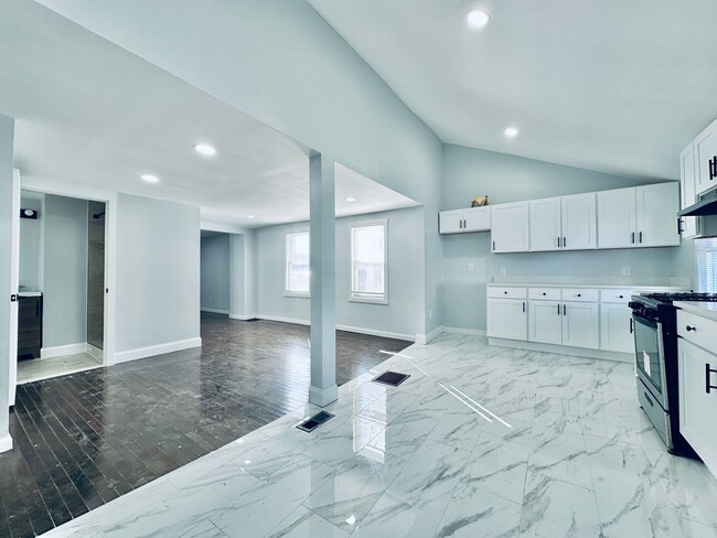 Building Photo - 10 Kensington St