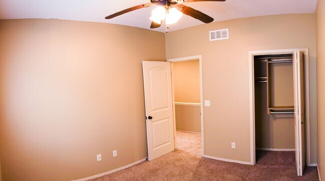 Building Photo - 3-Bed Duplex w Garage, Yard, Balcony. Move in Now then enjoy $500 OFF DEC AND JAN RENT