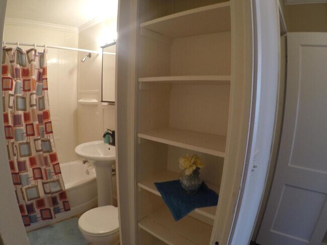 Building Photo - 3209 Underwood St