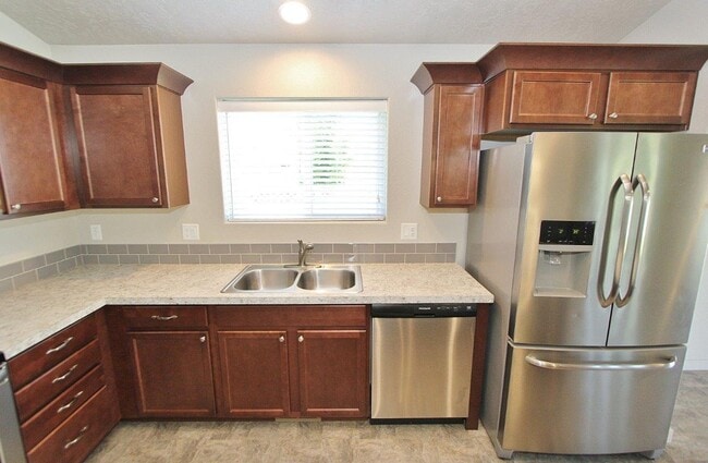 Building Photo - Immaculate Single-Level Home