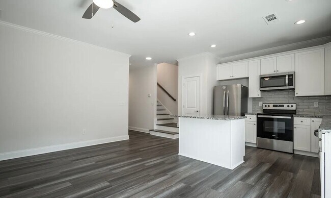 Building Photo - 123 Magnolia Pl