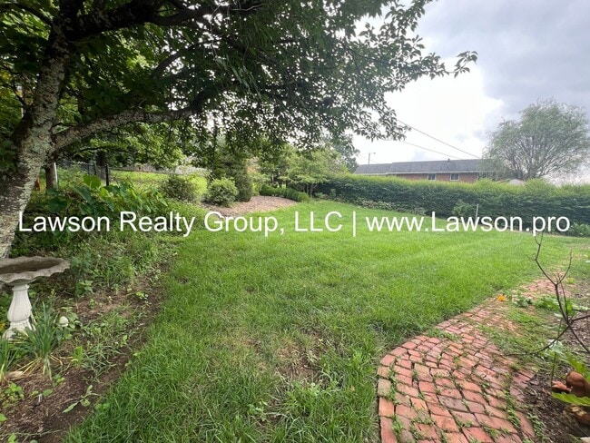 Building Photo - Nice, Three Bedroom Brick Ranch in City of...