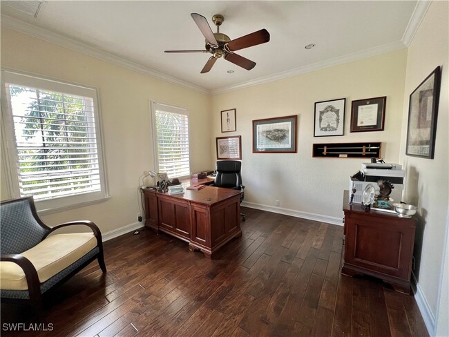 Building Photo - 175 Topanga Dr