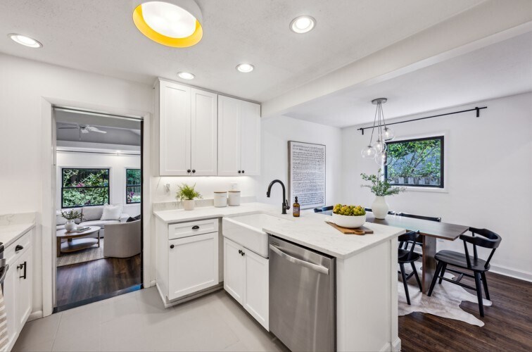 Building Photo - 2129 Arlington Ave NE