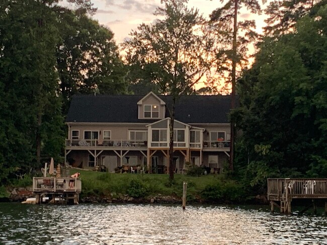 Building Photo - 4678 Kiser Island Rd