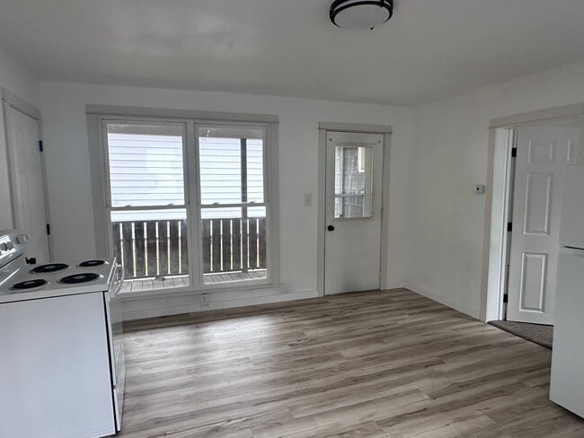 Building Photo - 1016 4th Ave