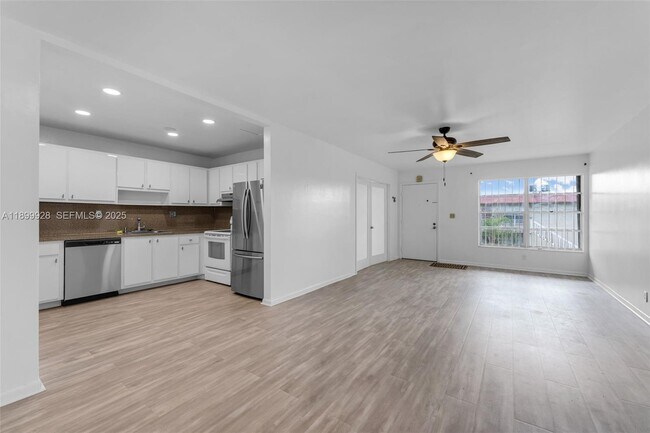 Building Photo - 12820 SW 43rd Dr