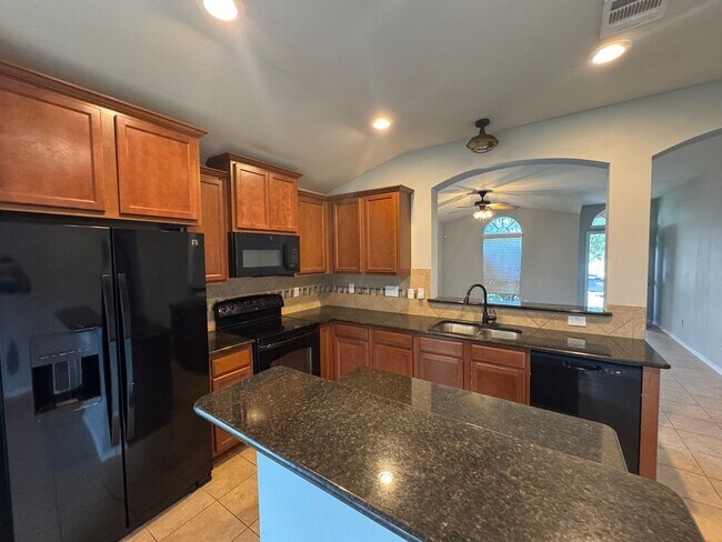 Building Photo - Freshly Renovated Midway ISD Home