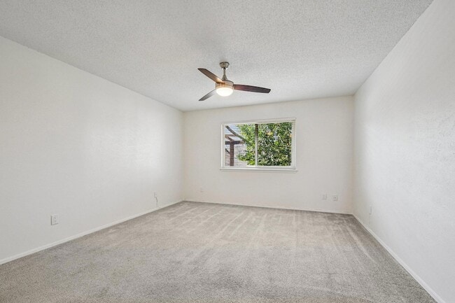 Building Photo - 9424 Singing Quail Dr