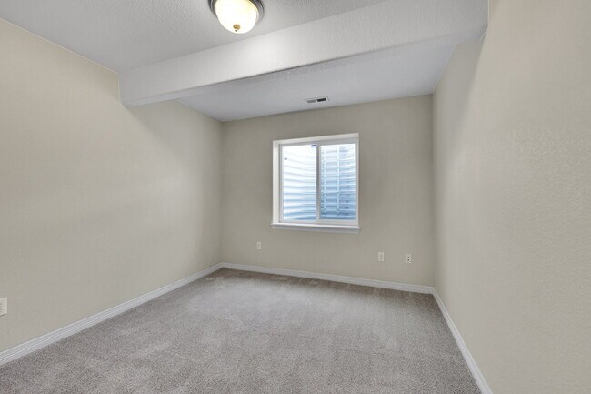 Building Photo - $2,750.00 - 6 Bedrooms, 3.5 Bathrooms, Single Family Home in Colorado Springs with Fenced Yard!