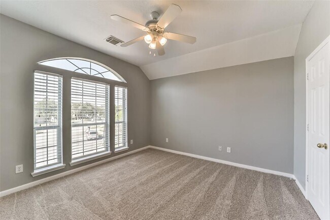 Building Photo - 440 Mystic Trail Loop
