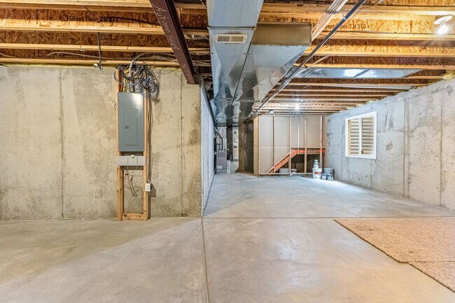 Building Photo - Gorgeous 3-Bed, 2.5-Bath Home With Great A...