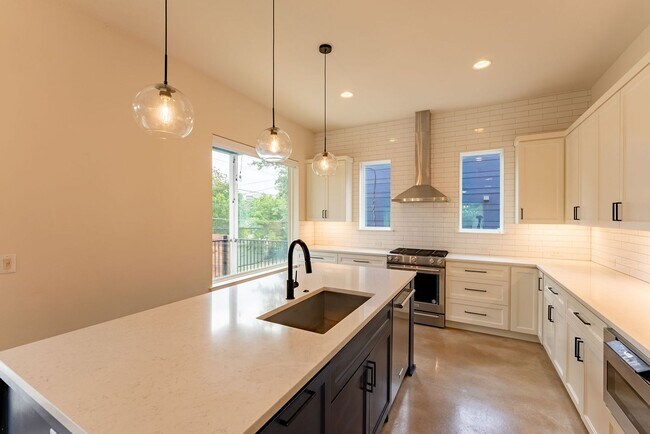 Building Photo - Modern Elegance in Austin: 4BR/3BA Sanctuary with Stylish Design and Inviting Ambiance!