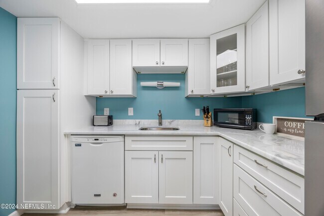 Building Photo - 2313 Costa Verde Blvd