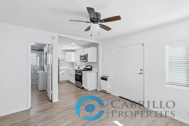 Building Photo - 4853 Mansfield St