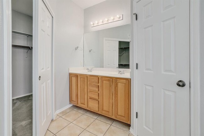 Building Photo - 14525 Ballimamore Dr