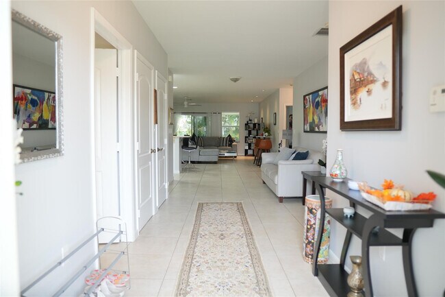 Building Photo - 821 SW 13th Ct