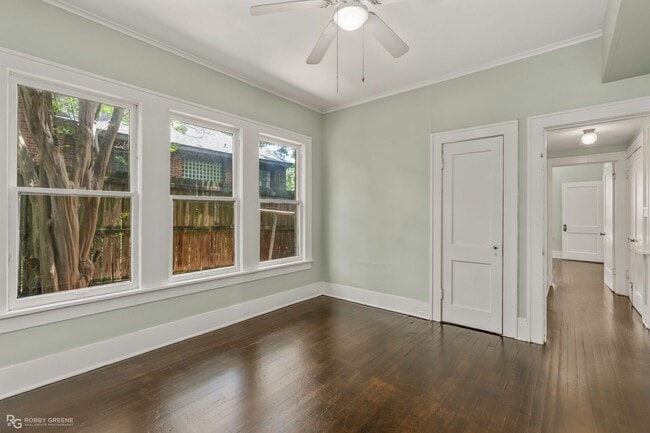 Building Photo - 2 bedroom duplex - downstairs