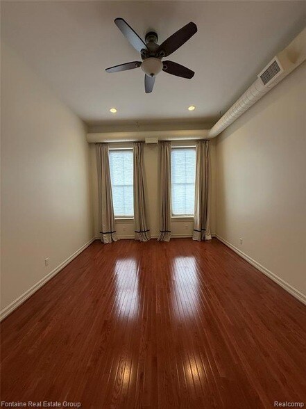 Building Photo - 107 W Grand River Ave