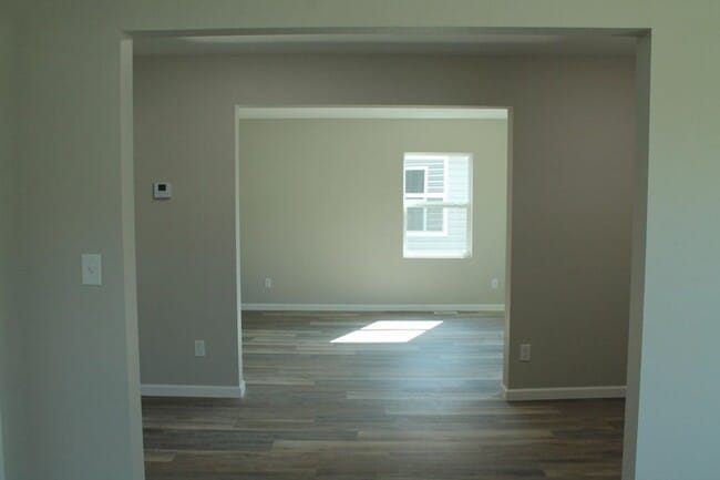 Building Photo - Modern Charm Meets Prime Location!