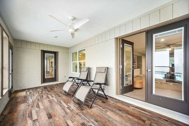 Building Photo - 8 Las Brisas Pl