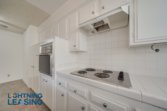 Building Photo - 1035 Hayworth Ave