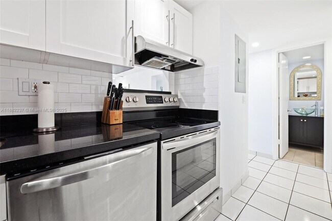 Building Photo - 10500 SW 108th Ave