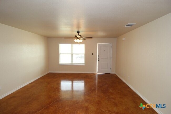 Building Photo - 1017 Cline Dr