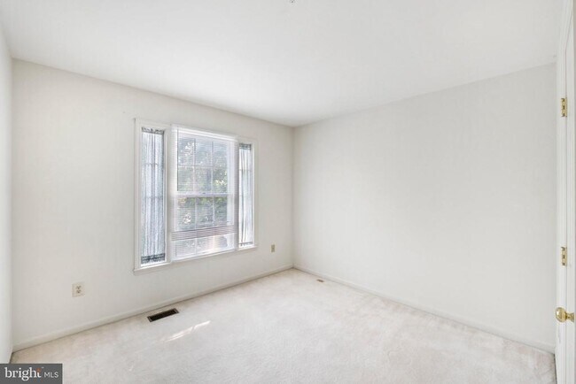 Building Photo - 15831 Glacier Ct