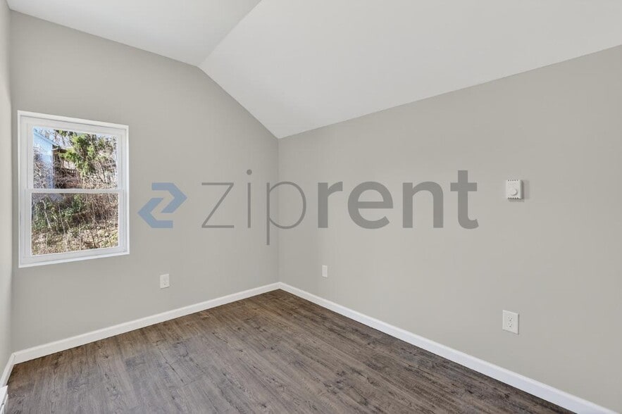 Building Photo - 158 Cliff St