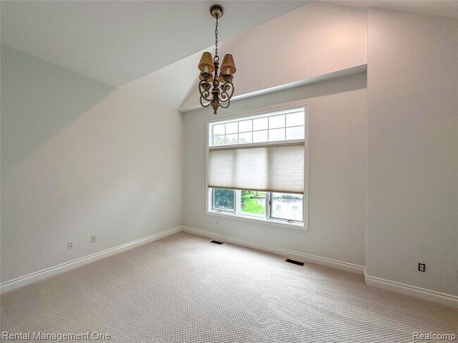 Building Photo - 5742 Putnam Dr