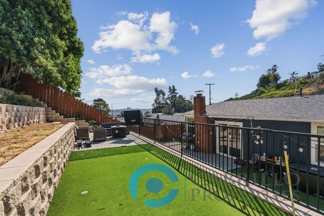 Building Photo - 2047 Finch Ln