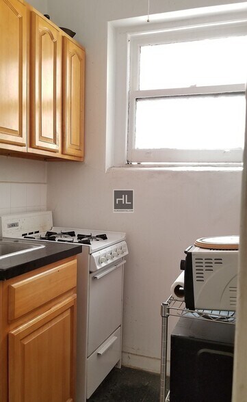 Building Photo - East 58TH ST