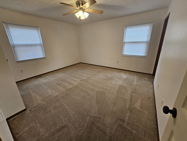 Building Photo - 5244 Wagon Wheel Ln