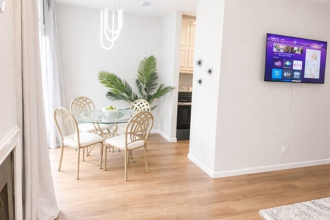 Building Photo - 5620 Live Oak St