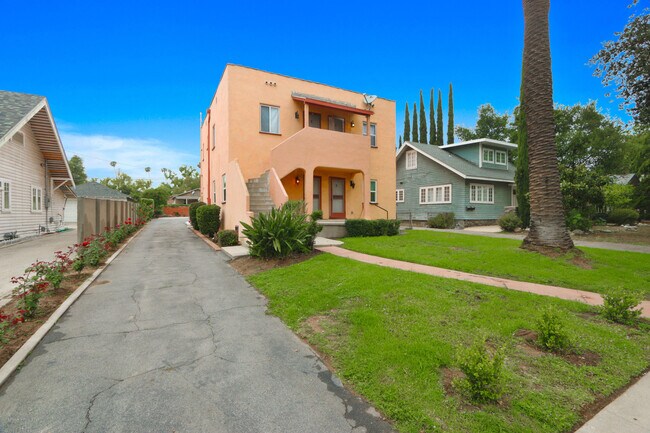Primary Photo - 123 S Grand Oaks Ave
