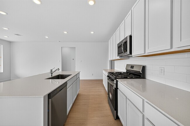 Building Photo - 28623 Great Saddle Trl