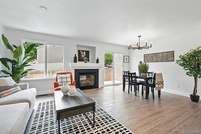 Building Photo - 1203 S Zeno Way