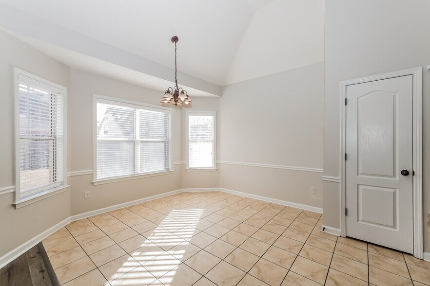 Building Photo - 1516 Sawmill Creek Ln