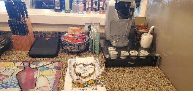 Building Photo - 1611 Vernon Rd