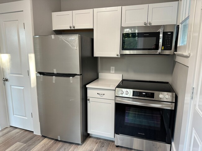 Building Photo - Newly Renovated 1 Bed 1 Bath Leesburg