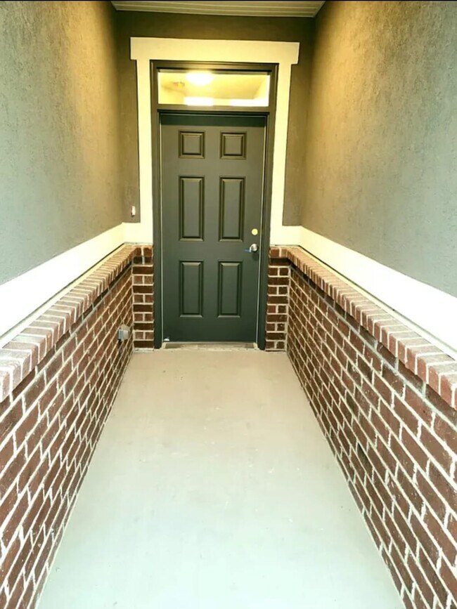 Primary Photo - 1048 W 1860 S