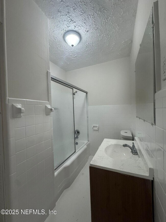 Building Photo - 340 W 23rd St
