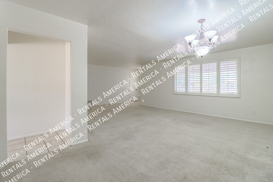 Building Photo - 4201 E Stanford Dr