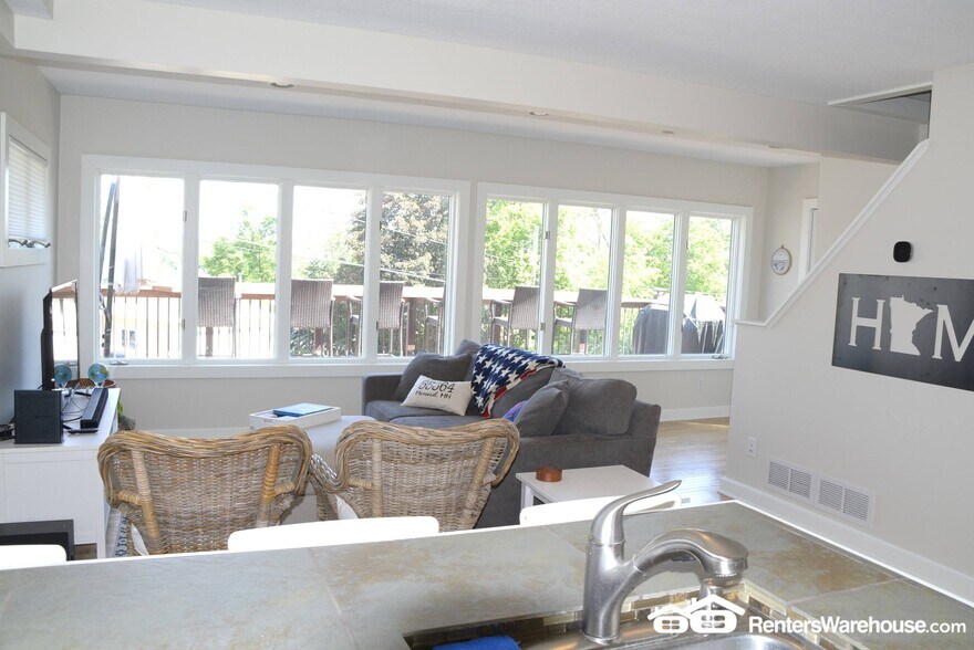 Building Photo - 4887 Edgewater Dr
