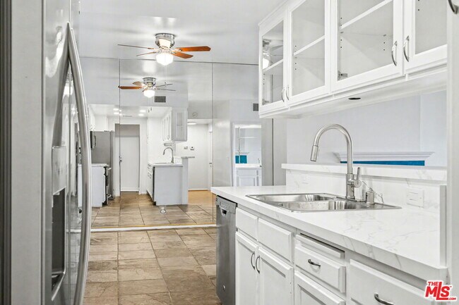 Building Photo - 521 Montana Ave