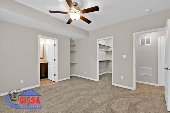 Building Photo - Beautiful home with 5 bedrooms, 4 bathroom...