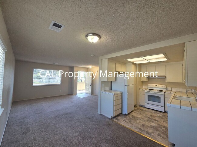 Building Photo - 1841 Cherokee Dr