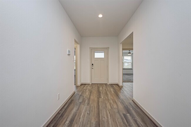 Building Photo - 3418 Lake Landing Ln