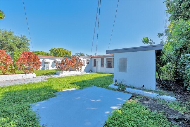 Building Photo - 6130 SW 32nd St